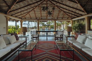 Open-air lounge