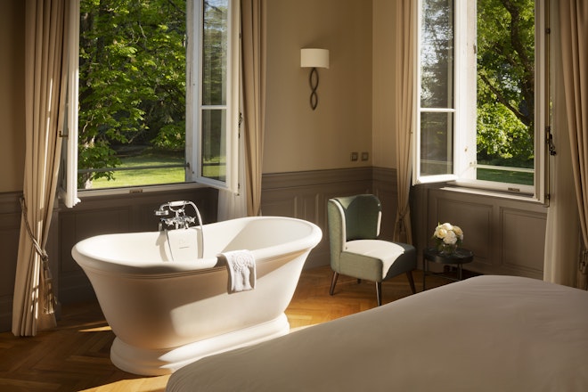 Collain Suite - Bathtub