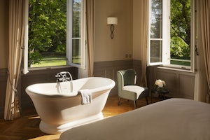 Collain Suite - Bathtub