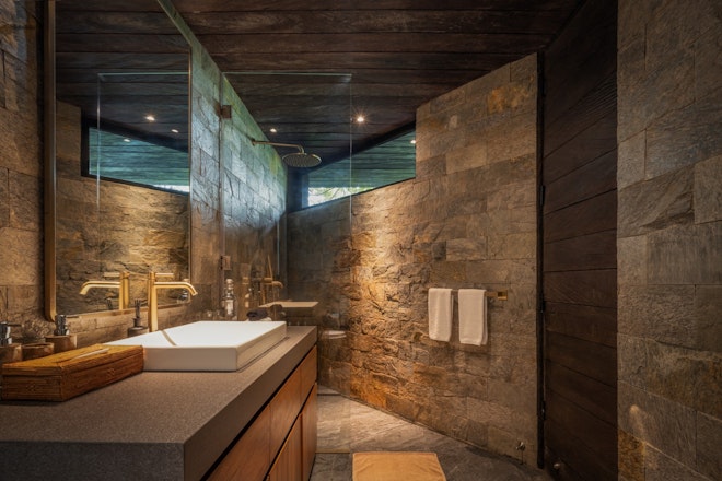Premium 2-Bedroom Suite Cabin - Bathroom