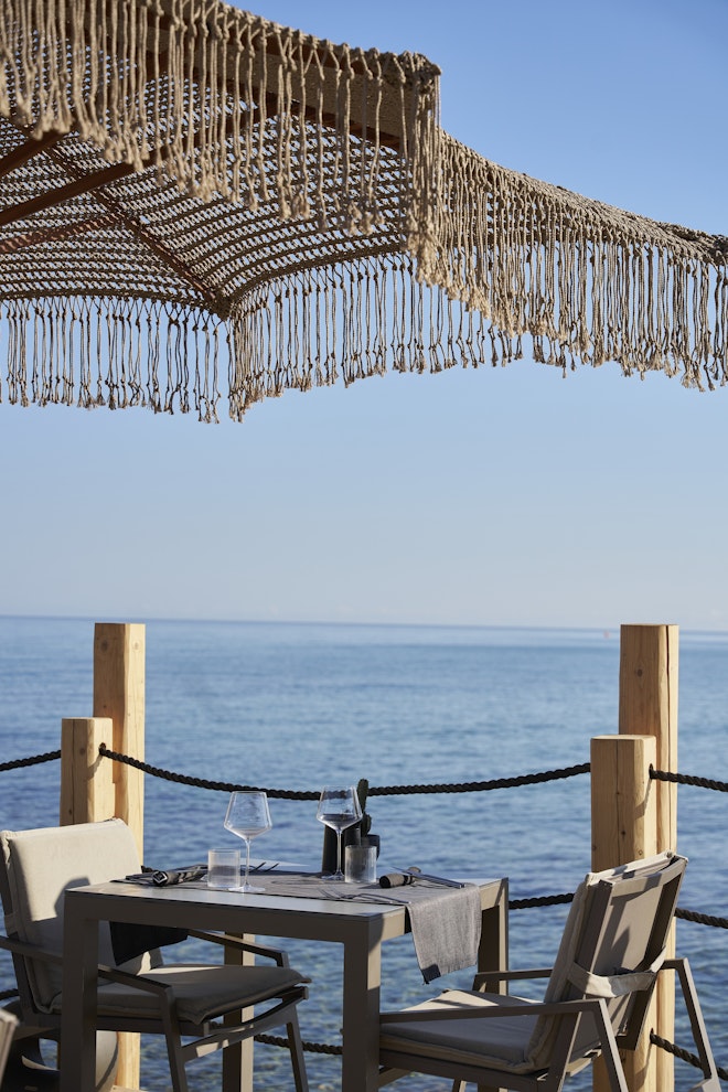 Dining at the Edge of the Aegean
