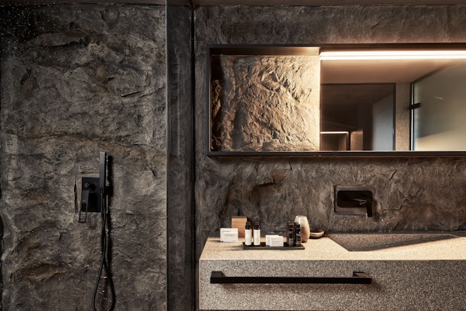 Loft Suite with Outdoor Jacuzzi - Bathroom