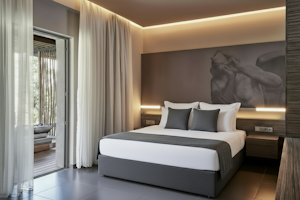 Poolside Retreat - Bedroom