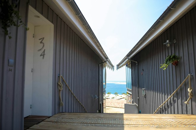 Ocean + Room - Entrance
