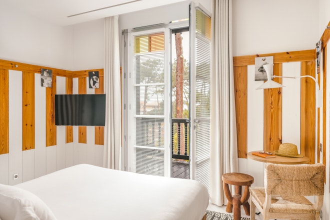 Deluxe Room - Bedroom