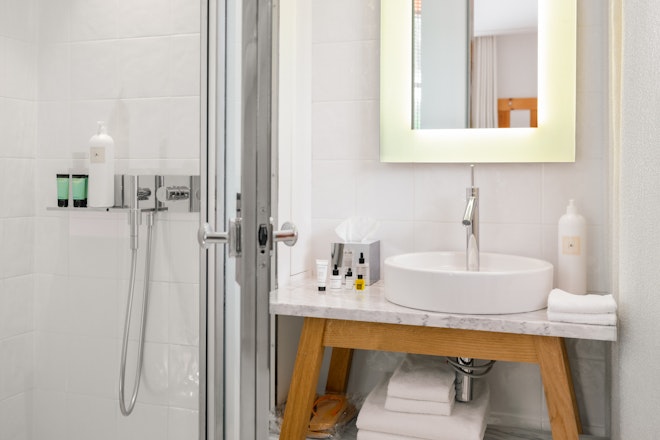 Classic Room - Bathroom