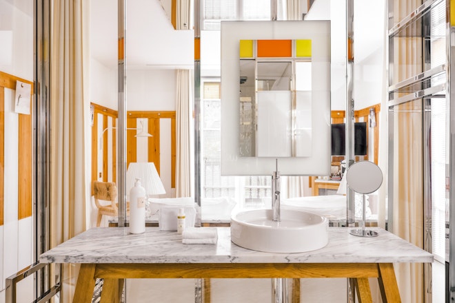 Deluxe Room - Bathroom