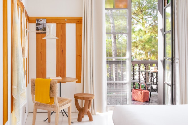 Deluxe Room - Bedroom