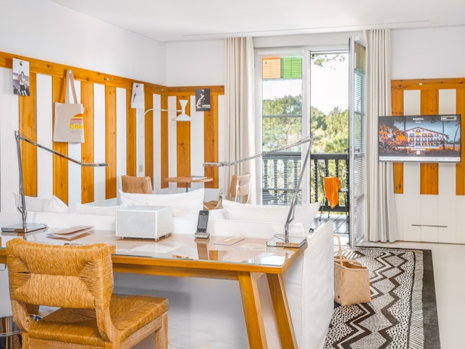 Deluxe Suite - Living Area