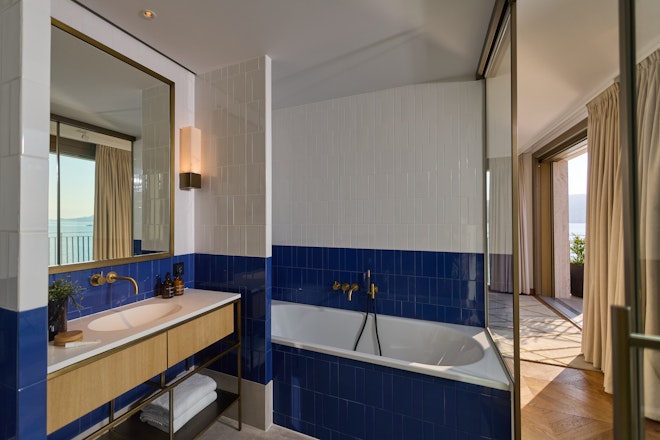 Penthouse One Bedroom Suite with Terrace - Bathroom