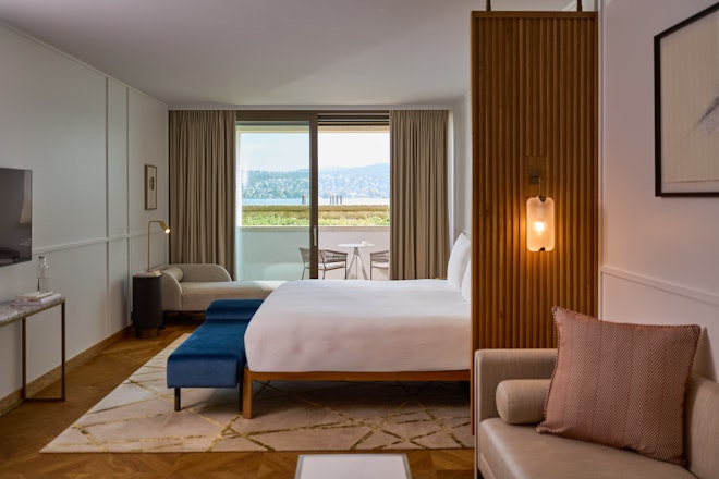 Lake Level Deluxe Studio - Bedroom
