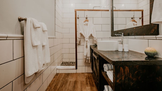 Ganesha Oceanview Suite - Bathroom
