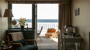 Deluxe with Sea View - Living Area & Deck