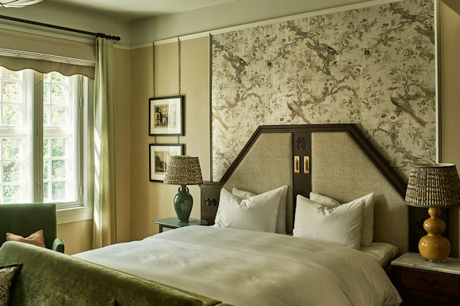 Deluxe - Bedroom