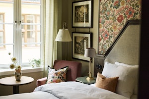 Classic Petite - Bedroom