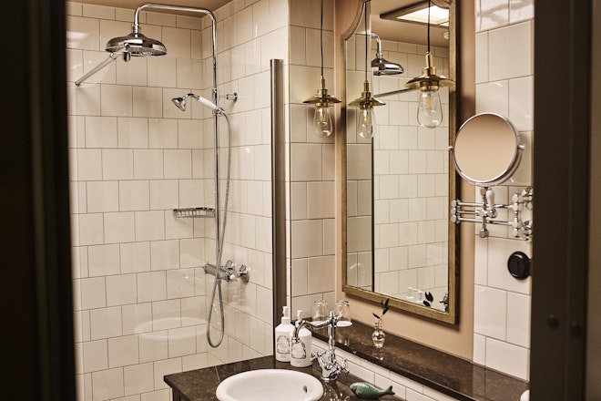 Classic Room - Bathroom