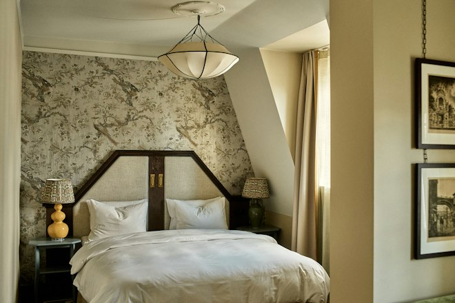 Deluxe - Bedroom