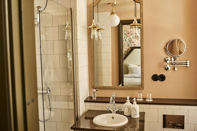 Classic Petite Room - Bathroom