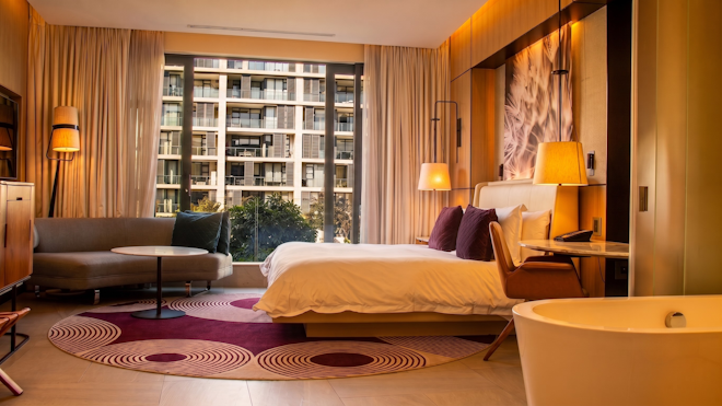 King Room Pool View - Bedroom
