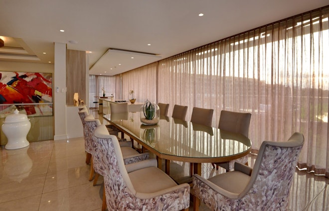 Rockstar Penthouse - Dining Area