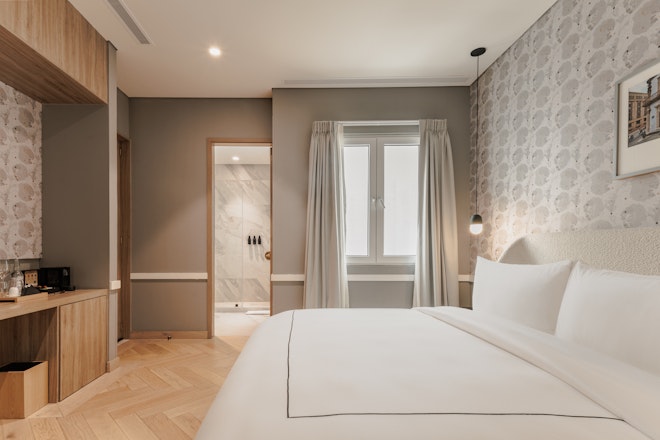 Deluxe King - Bedroom