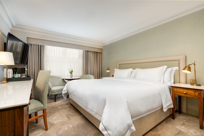 Signature King Room - Bedroom