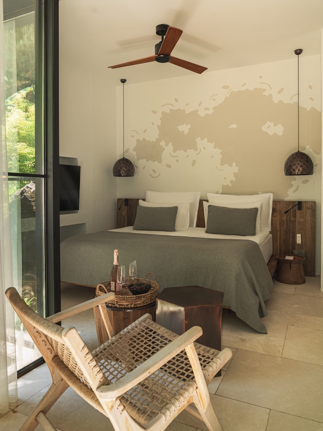 Deluxe Room - Bedroom