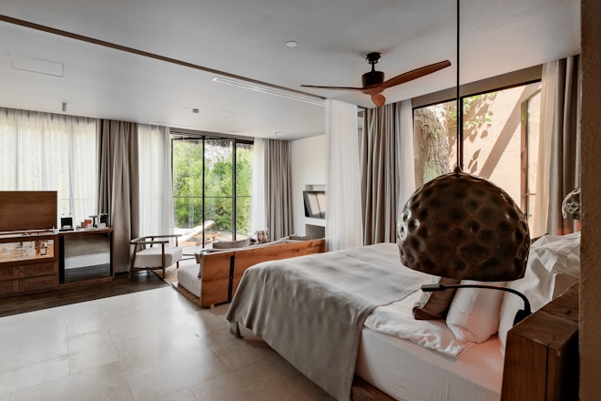 Signature Suite - Bedroom