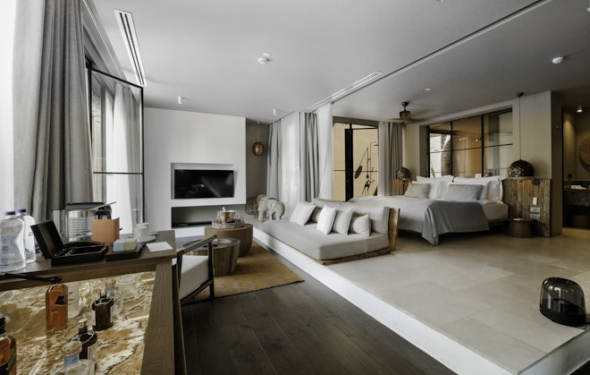 Signature Suite - Bedroom