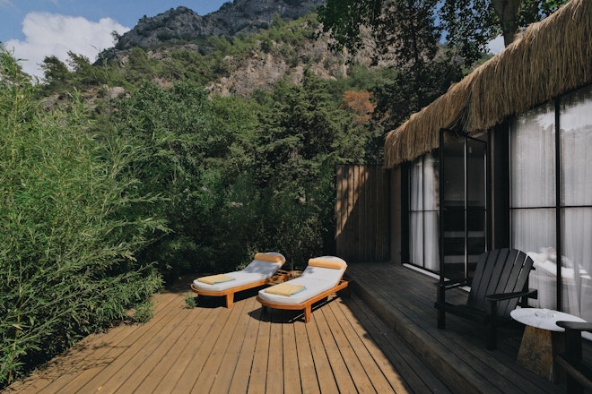 Signature Suite - Deck
