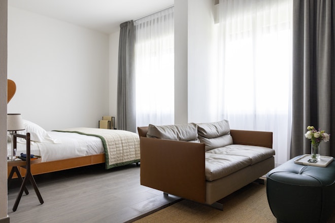 Junior Suite Mountain View bedroom with sofa windows