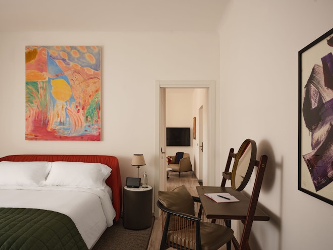 One-Bedroom Suite with Mountain View - Bedroom