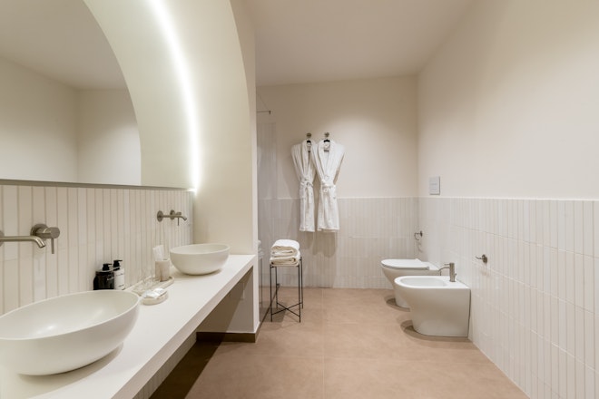 Junior Suite - Bathroom