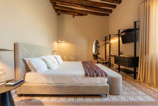Deluxe - Bedroom