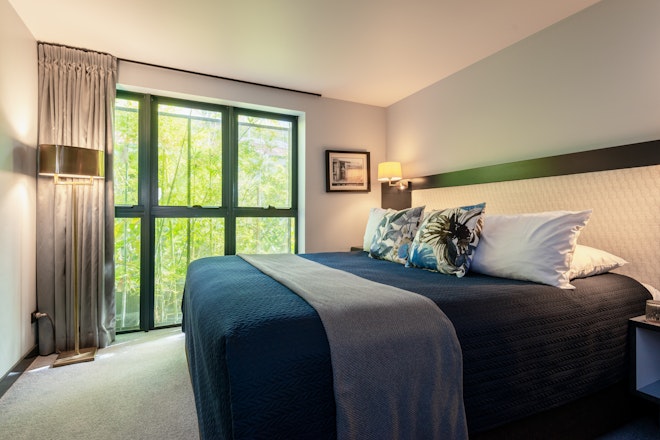 Executive Queen Room - Bedroom