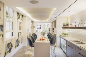 Reception & Bar