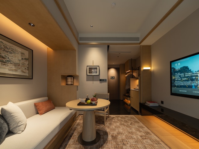 Deluxe Courtyard King Duplex Room