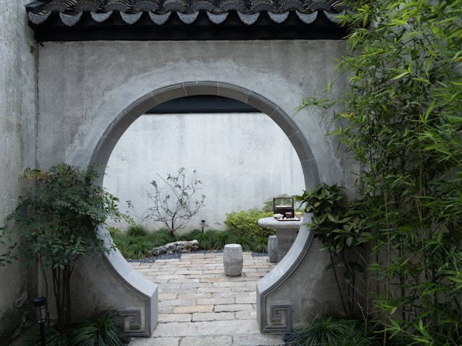 Premier Courtyard King Room