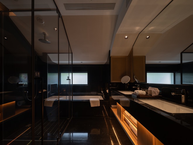 Deluxe Courtyard King Duplex Room