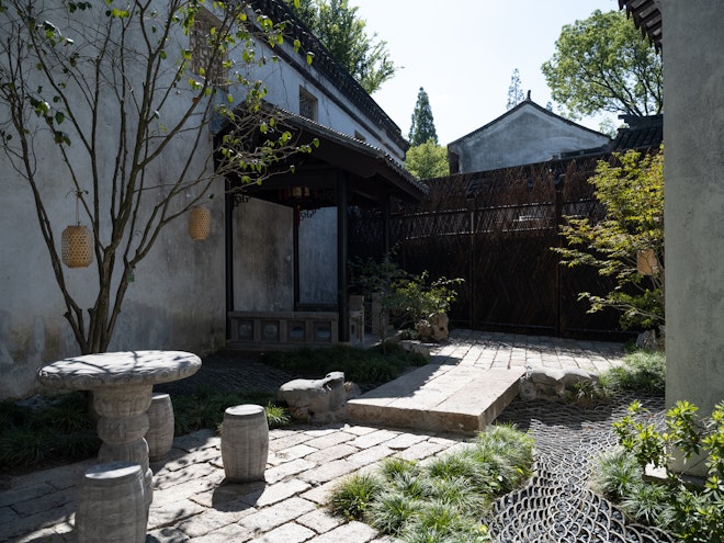 Elegant Courtyard King Room