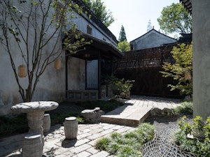 Elegant Courtyard King Room