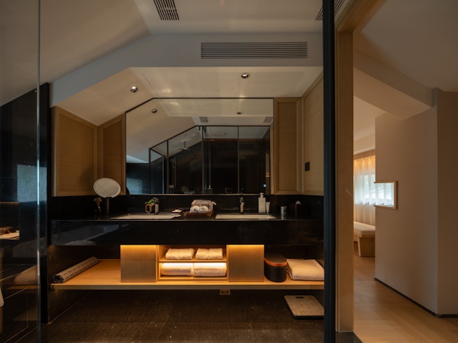 Deluxe Courtyard King Duplex Room