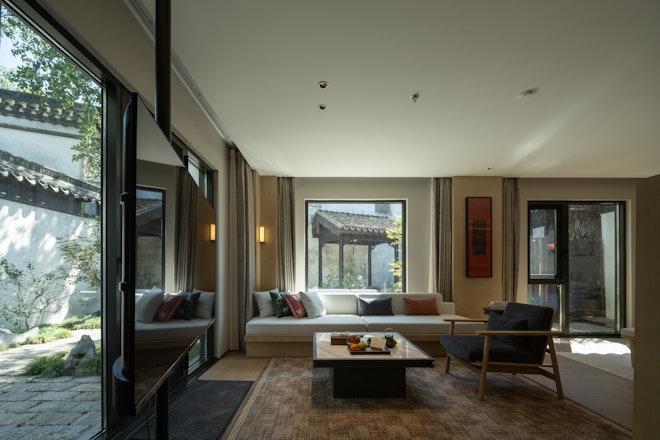 Elegant Courtyard King Room