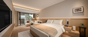 Luxury Courtyard Suite with Hot Pool