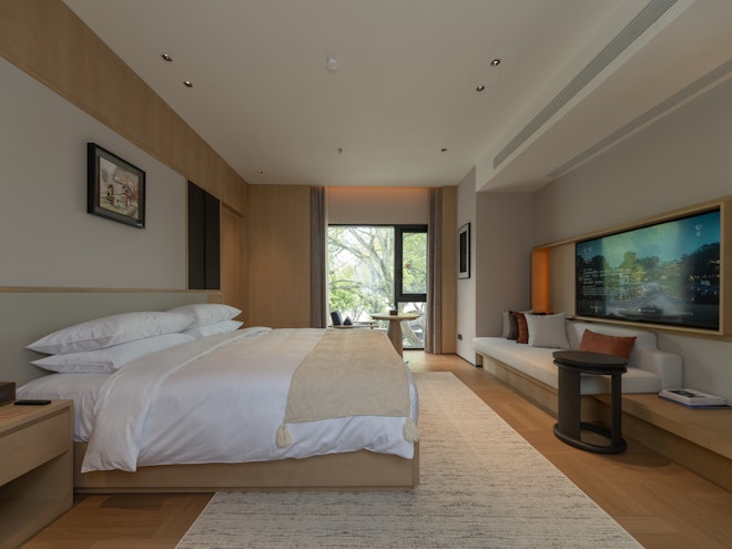 Deluxe Courtyard King Duplex Room