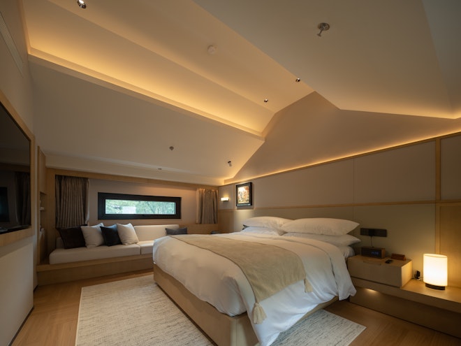 Deluxe Courtyard King Duplex Room