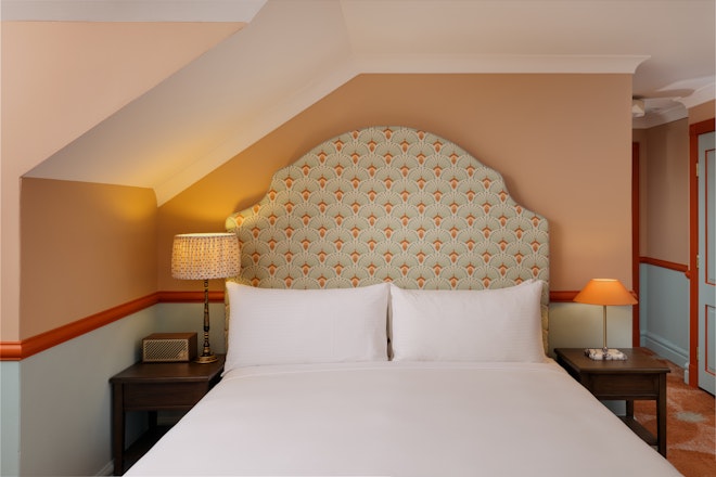 Signature Room - Bedroom