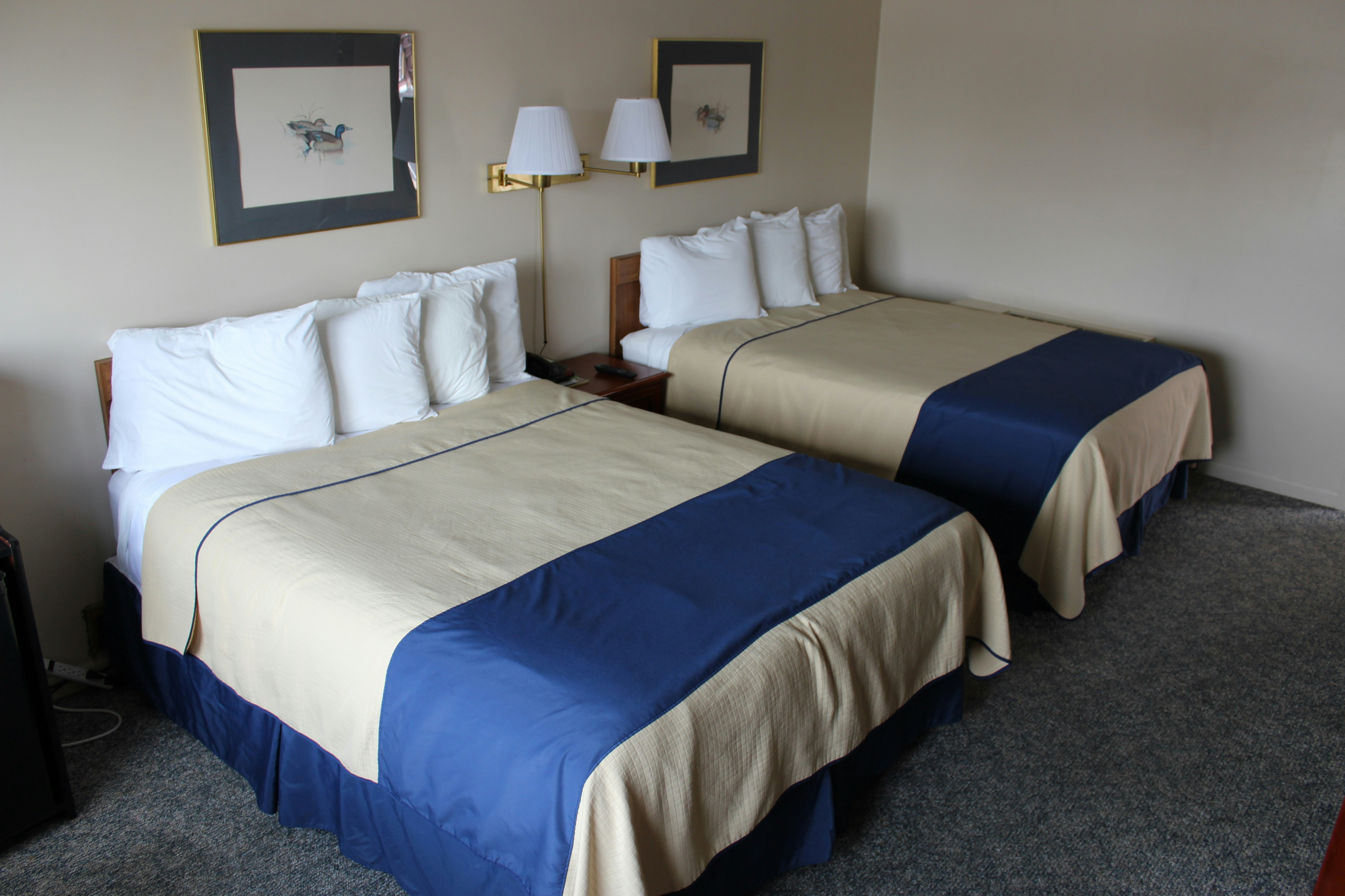2 Queen Beds with Waterfront View
