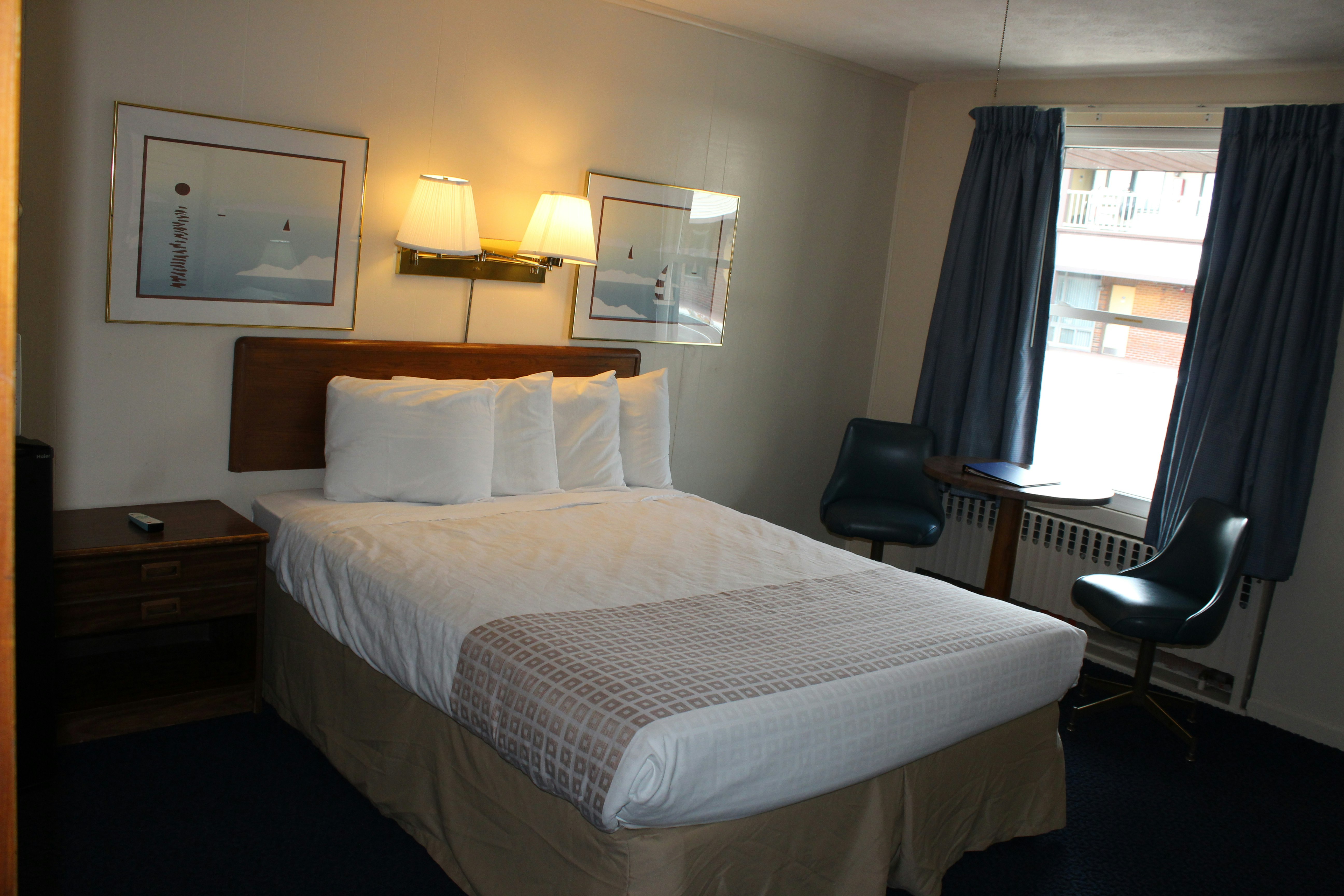 1 King Bed Room