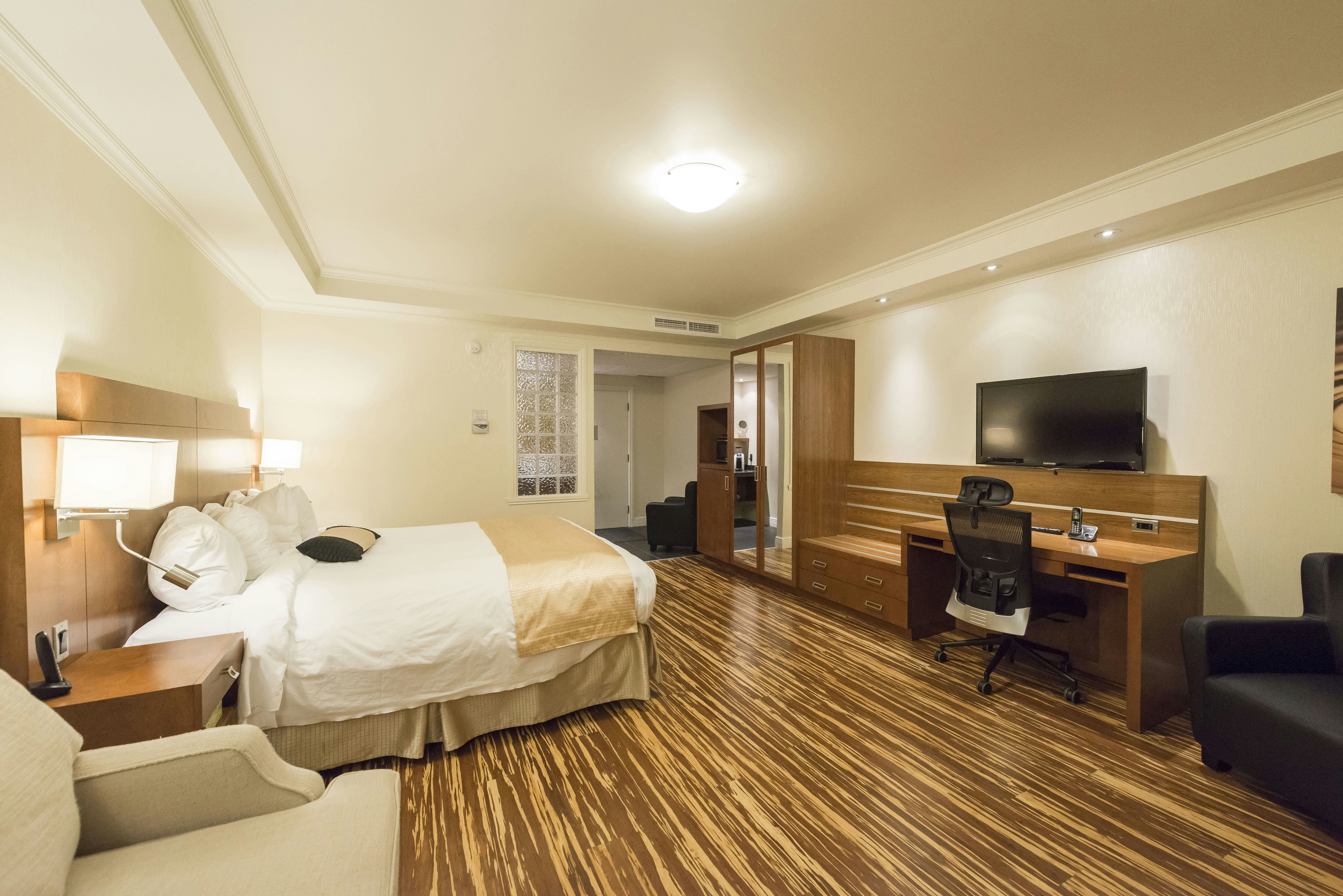 Hotel and Suites Le Dauphin Drummondville